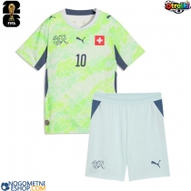 Otroški Nogometni dresi Švica Granit Xhaka #10 Gostujoči SP 2026 Kratek Rokav (+ Kratke hlače)